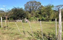 Está ubicada aproximadamente a 1300 metros al sur de la Iglesia católica de Los Ángeles de Tilarán, Tilaran, Guanacaste, Tilaran, Guanacaste