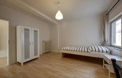 Charlottenstraße, Stuttgart, Baden-Württemberg 70182