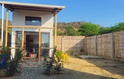 Puerto Lopez - Hideaway Home!!: Perfect Beachside getaway AirBnB, Puerto Lopez, Manabí