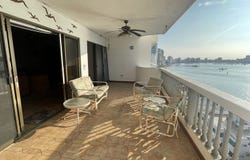 Coastal Comfort: Breezy 3-Bedroom Oceanfront Condo with Incredible Views, Salinas, Santa Elena