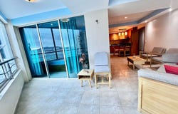 UNIQUE SUITE OCEANFRONT WITH POOL, PARKING, WASHERAve Malecon frente al muelle, Salinas, Santa Elena