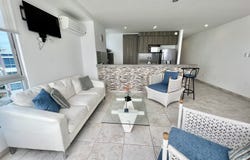 SAN LORENZO: BEAUTIFUL BEACHFRONT CONDO WITH POOL, Salinas, Santa Elena
