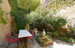 LE BARROUX, Provence-Alpes-Côte d'Azur 84330