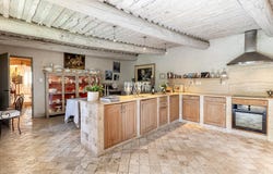 Cabrières-d'Avignon, Provence-Alpes-Côte-d'Azur 84220
