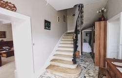 Lézinnes, Burgundy 89160