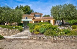 Peypin-d'Aigues, Vaucluse 84240