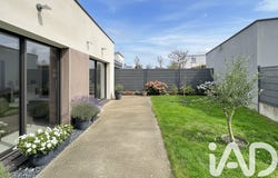 Isneauville, Normandy 76230
