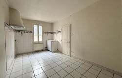 Bourges, Centre-Val de Loire 18000