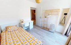 Rue du Général Delestraint, Lormont, Nouvelle-Aquitaine 33310