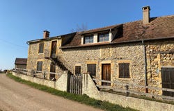Semur-en-Brionnais, Burgundy 71110
