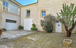Nîmes, Languedoc-Roussillon 30000