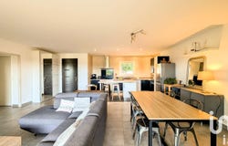 Suze-la-Rousse, Auvergne-Rhône-Alpes 26790