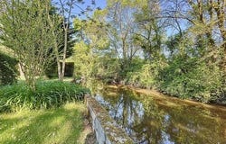 Saint-Etienne-De-Chigny, Centre 37230