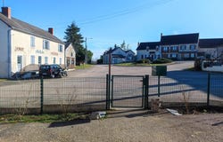 Biches, Burgundy 58110
