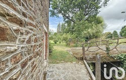 Maen Roch, Brittany 35460
