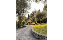 Nîmes, Languedoc-Roussillon 30000