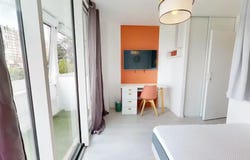 Rue du Parc, Bron, Auvergne-Rhône-Alpes 69500