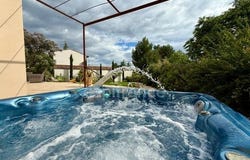 LOURMARIN, Provence-Alpes-Côte d'Azur 84160