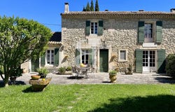 Saint-Etienne-du-Grès, Provence-Alpes-Côte-d'Azur 13103