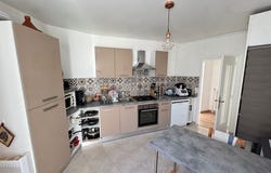 Laval, Pays de la Loire 53000