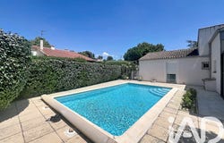 Velaux, Provence-Alpes-Côte d'Azur 13880