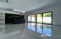 Garons, Languedoc-Roussillon 30128