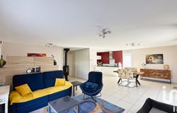 Bains, Auvergne-Rhône-Alpes 43370