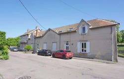Charolles, Burgundy 71120