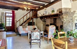 Vic-sous-Thil, Burgundy 21390