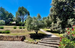Cadenet, Provence-Alpes-Côte-d'Azur 84160