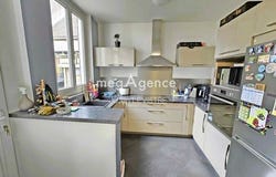 Auneau-Bleury-Saint-Symphorien, Centre 28700
