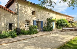 Aubeterre-sur-Dronne, Poitou-Charentes 16390