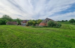 Chalmoux, Burgundy 71140