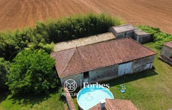 Civray, Poitou-Charentes 86400
