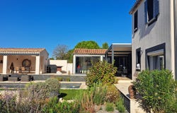 Cabrières-d'Avignon, Provence-Alpes-Côte-d'Azur 84220