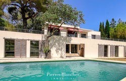 Nîmes, Languedoc-Roussillon 30000