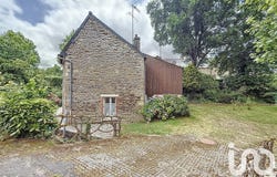 Maen Roch, Brittany 35460