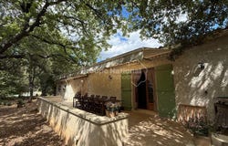 VENASQUE, Provence-Alpes-Côte d'Azur 84210
