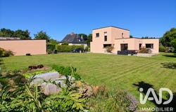 Lamballe, Brittany 22400