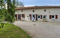 Civray, Poitou-Charentes 86400