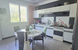 Cruzy-le-Châtel, Bourgogne-Franche-Comté 89740