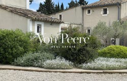 Saint-Etienne-du-Grès, Provence-Alpes-Côte-d'Azur 13103