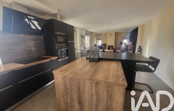 Lussan, Occitanie 30580