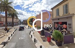 Nîmes, Languedoc-Roussillon 30000