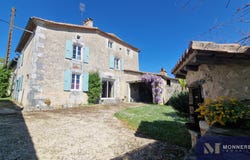 Montmoreau-Saint-Cybard, Poitou-Charentes 16190