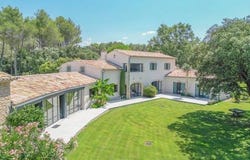 Pernes-les-Fontaines, Provence-Alpes-Côte d'Azur 84210