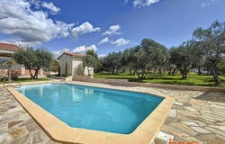 Tavernes, Provence-Alpes-Côte-d'Azur 83670