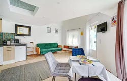 Montreuil, Seine-Saint-Denis 93100