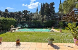 Roquemaure, Languedoc-Roussillon 30150