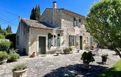 Saint-Etienne-du-Grès, Provence-Alpes-Côte-d'Azur 13103